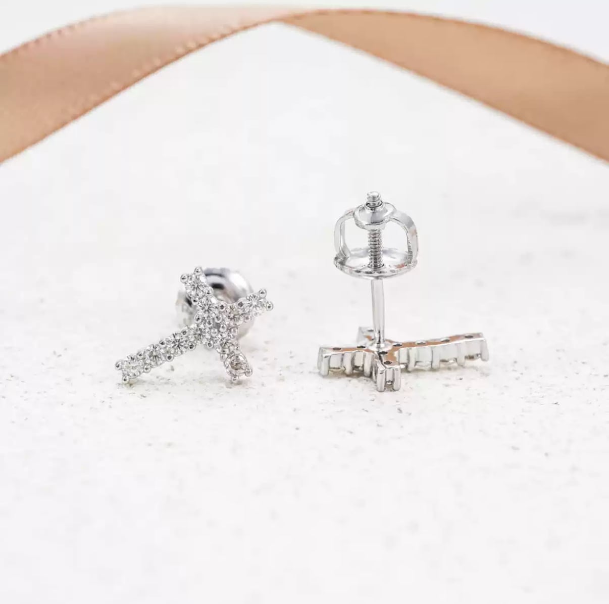 【grt16】Moissanite Cross Pierce