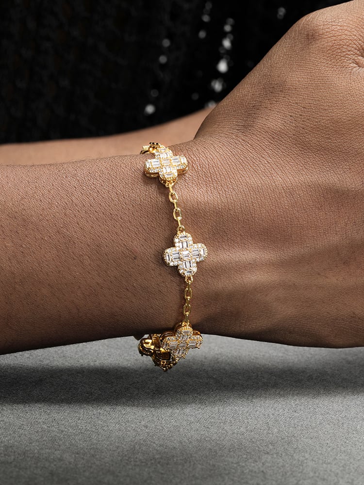 Iced out luxury clover bracelet